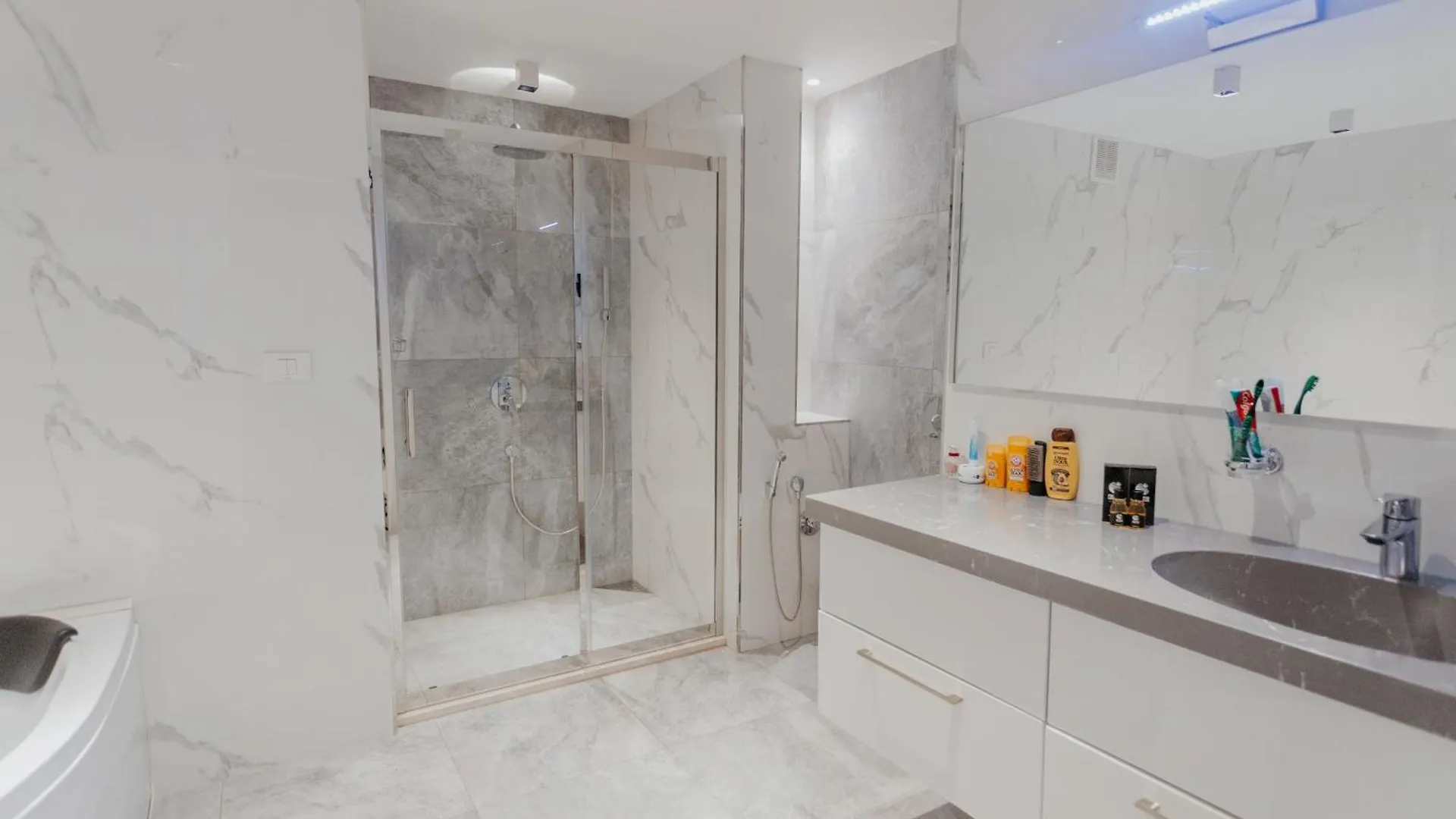 Callisto Baku Hotel